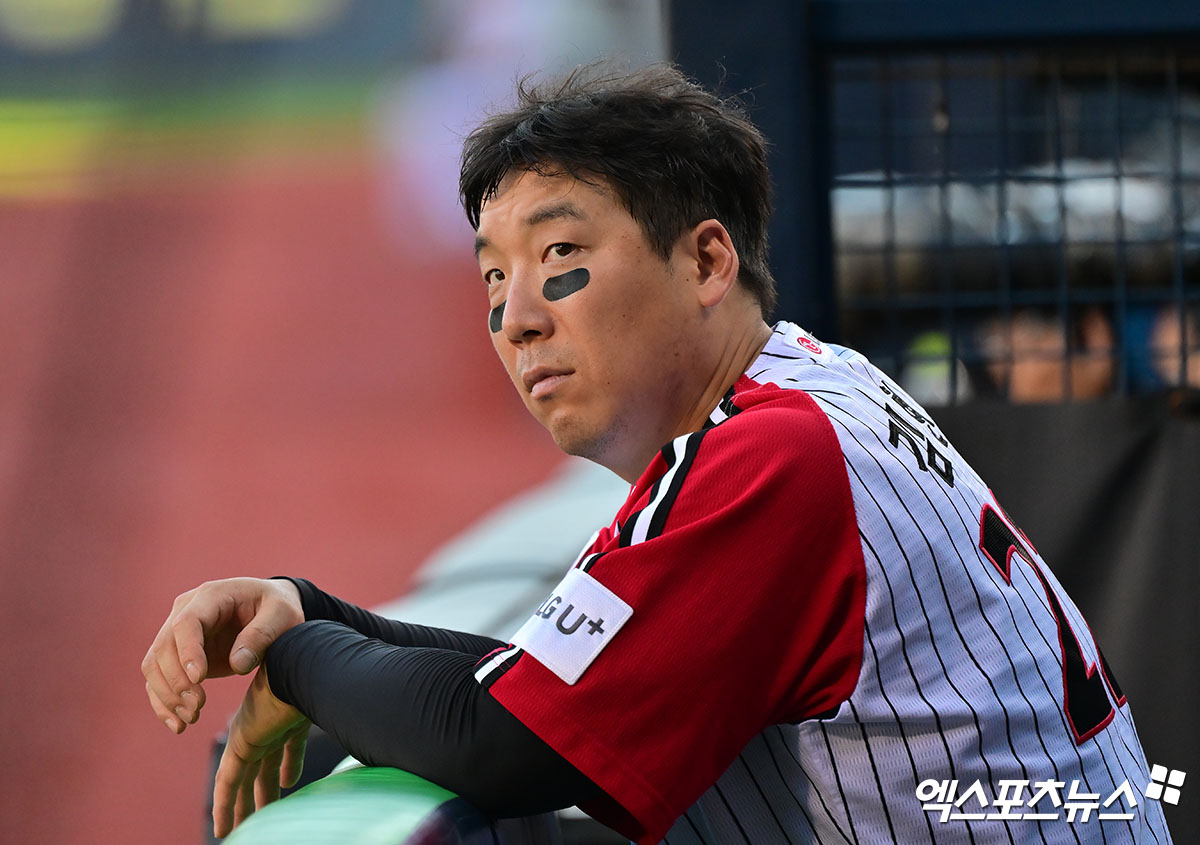 LG 트윈스 베테랑 타자 김현수가 8월까지는 외야 수비 소화 없이 대타, 지명타자 롤만 수행할 예정이다. 사진 엑스포츠뉴스 DB