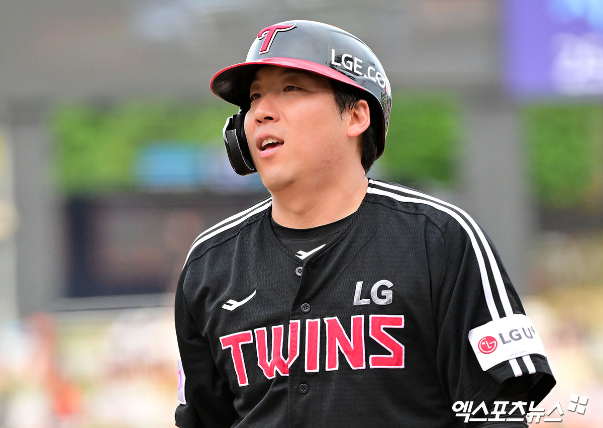 LG 트윈스 베테랑 타자 김현수가 8월까지는 외야 수비 소화 없이 대타, 지명타자 롤만 수행할 예정이다. 사진 엑스포츠뉴스 DB