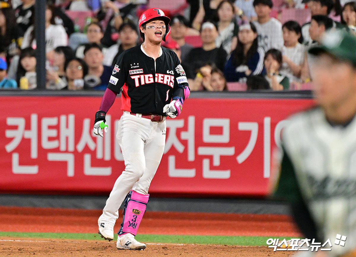 29일 오후 수원KT위즈파크에서 열린 '2025 신한 SOL Bank KBO리그' KIA 타이거즈와 KT 위즈의 경기, 6회초 2사 1,2루 KIA 박찬호가 좌전안타를 날리고 있다. 엑스포츠뉴스 DB