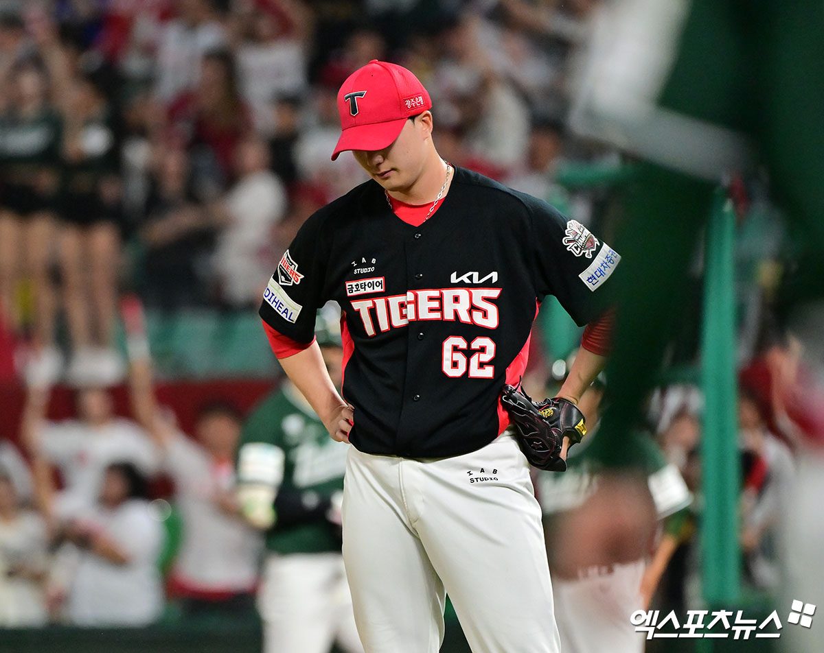 21일 오후 인천SSG랜더스필드에서 열린 '2025 신한 SOL Bank KBO리그' KIA 타이거즈와 SSG 랜더스의 경기, 9회말 1사 1,2루 KIA 정해영이 SSG 한유섬에게 동점 적시타를 허용한 후 아쉬워하고 있다. 엑스포츠뉴스 DB