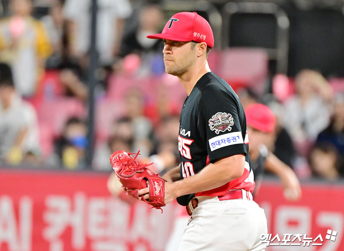 29일 오후 수원KT위즈파크에서 열린 '2025 신한 SOL Bank KBO리그' KIA 타이거즈와 KT 위즈의 경기, 4회말 KIA 네일이 KT 허경민을 3루수 땅볼로 처리하고 있다. 엑스포츠뉴스 DB