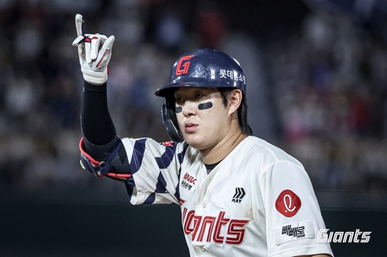 롯데 자이언츠 내야수 나승엽이 2025시즌 8월 마지막 주 타율 0.368(22타수 7안타) 3타점 OPS 0.857로 좋은 타격감을 보여줬다. 사진 롯데 자이언츠