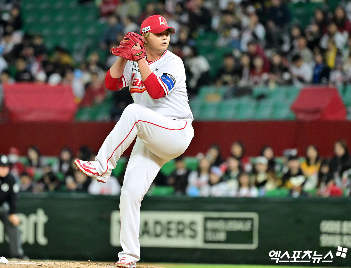 29일 오후 인천SSG랜더스필드에서 열린 '2025 신한 SOL Bank KBO리그' 삼성 라이온즈와 SSG 랜더스의 경기, 7회초 SSG 김민이 공을 힘차게 던지고 있다. 엑스포츠뉴스 DB