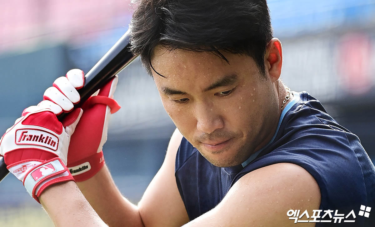 햄스트링 부상으로 지난 8월 6일부터 1군 엔트리에서 말소, 재활 중인 롯데 자이언츠 캡틴 전준우. 사진 엑스포츠뉴스 DB