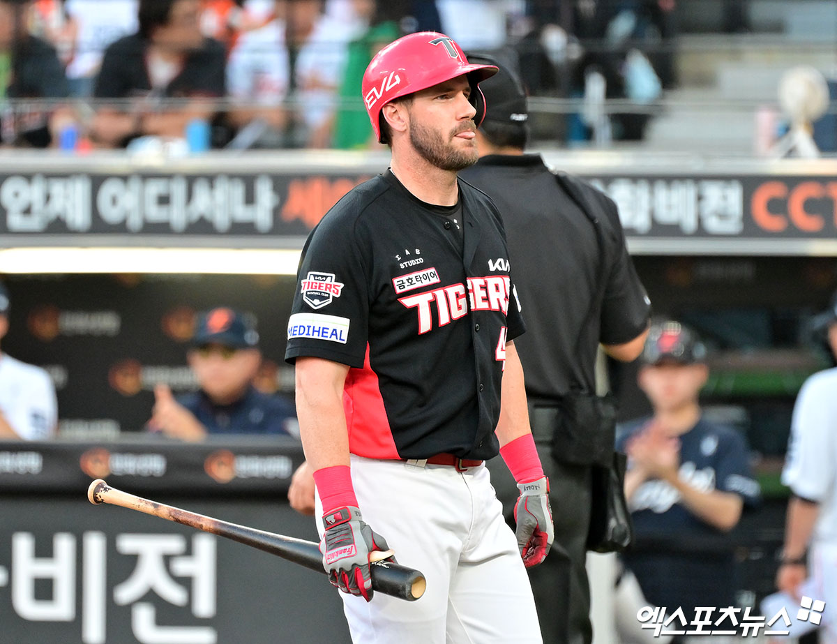 10일 오후 대전 한화생명 볼파크에서 열린 '2025 신한 SOL Bank KBO리그' KIA 타이거즈와 한화 이글스의 경기, 2회초 KIA 위즈덤이 헛스윙 삼진을 당하고 있다. 엑스포츠뉴스 DB