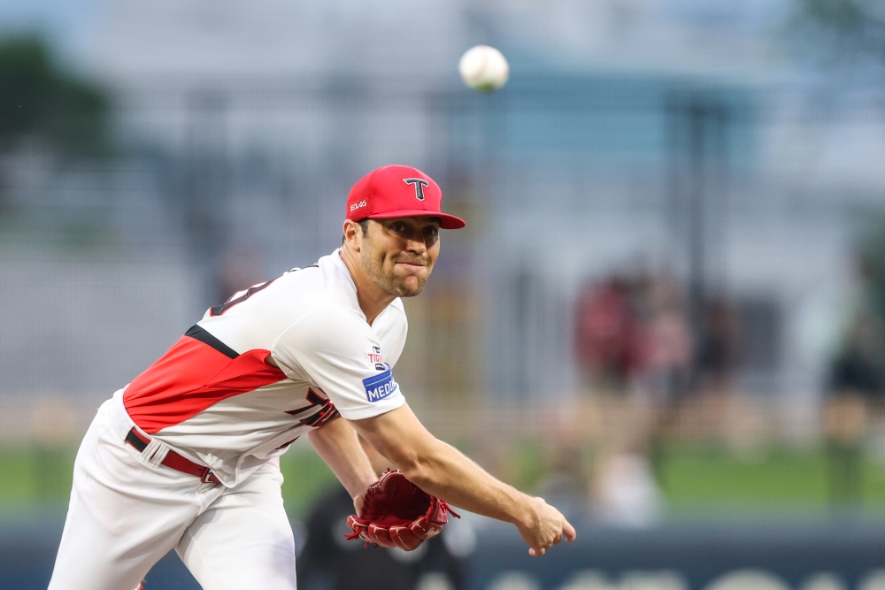 3일 오후 광주-KIA챔피언스필드에서 열린 2025 신한 SOL Bank KBO리그 SSG 랜더스와 KIA 타이거즈의 경기, KIA 선발 제임스 네일이 공을 힘차게 던지고 있다. KIA 타이거즈