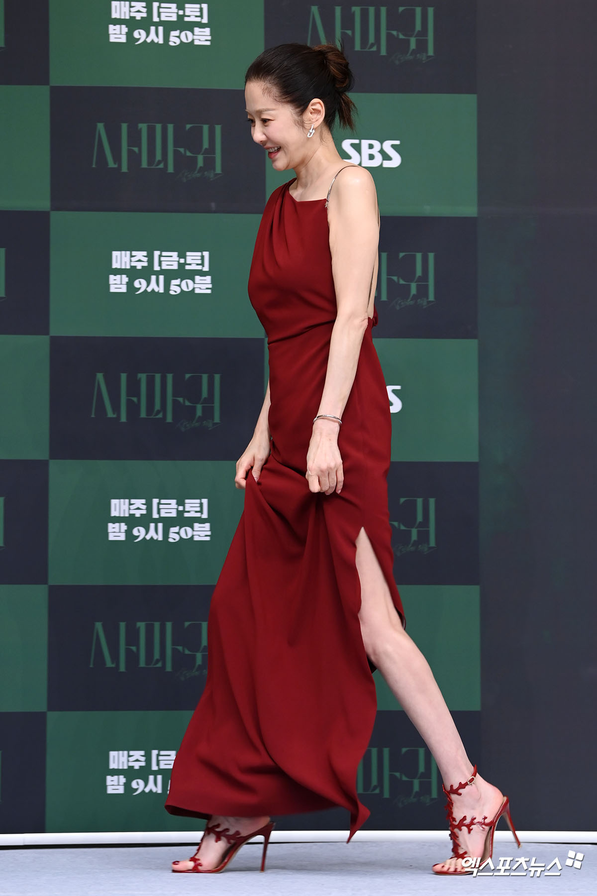 고현정 '옆트임 사이로 가는 나노 발목'