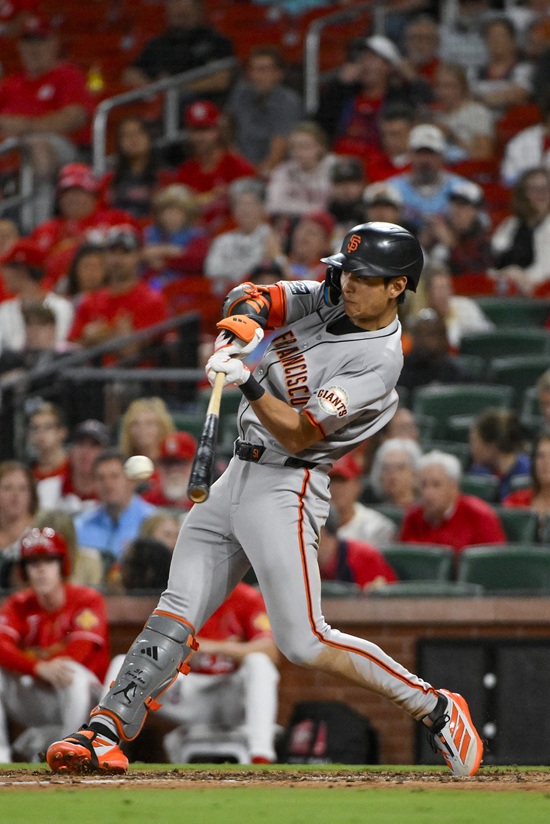 샌프란시스코 자이언츠 외야수 이정후가 7일 미국 미주리주 세인트루이스 부시 스타디움에서 열린 2025 메이저리그 세인트루이스 카디널스와 원정 경기에 1번 타자 중견수로 선발 출전해 4타수 2안타 멀티히트 경기를 펼쳤다. 9월 들어 4경기 연속 안타 행진을 이어간 이정후는 9월 월간 타율을 0.636까지 끌어 올렸다. 연합뉴스