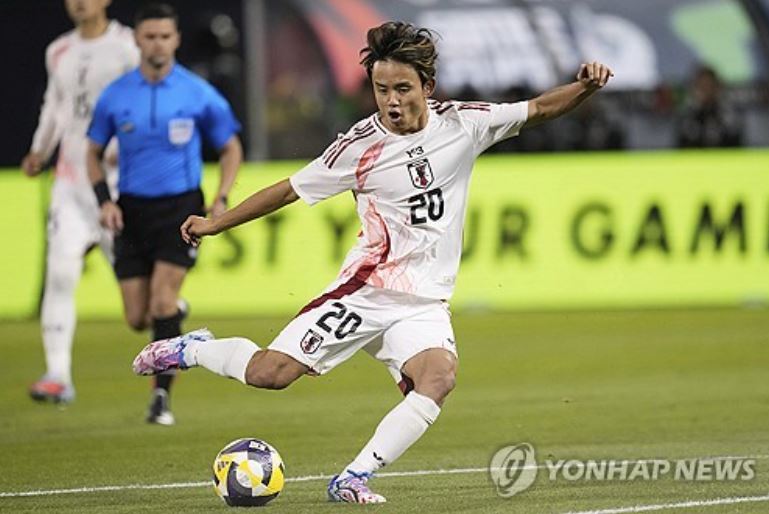 일본과 멕시코가 미국 오클랜드에서 열린 친선 평가전에서 치열한 공방 끝에 무득점으로 승부를 가리지 못했다. 2026 FIFA 북중미 월드컵을 앞두고 전력을 점검하는 자리였지만, 두 팀 모두 골망을 흔들지 못한 채 답답한 흐름 속에서 경기를 마무리했다. 일본은 7일(한국시간) 미국 캘리포니아주 오클랜드-알라메다 카운티 콜리세움에서 열린 A매치 평가전에서 멕시코와 0-0으로 비겼다. 일본은 이번 경기 앞두고 선수 대부분을 유럽파 빅리거로 채운 상태여서 세계적인 관심을 받았으나 멕시코전 수적 우세에서도 졸전을 펼쳤다. 연합뉴스