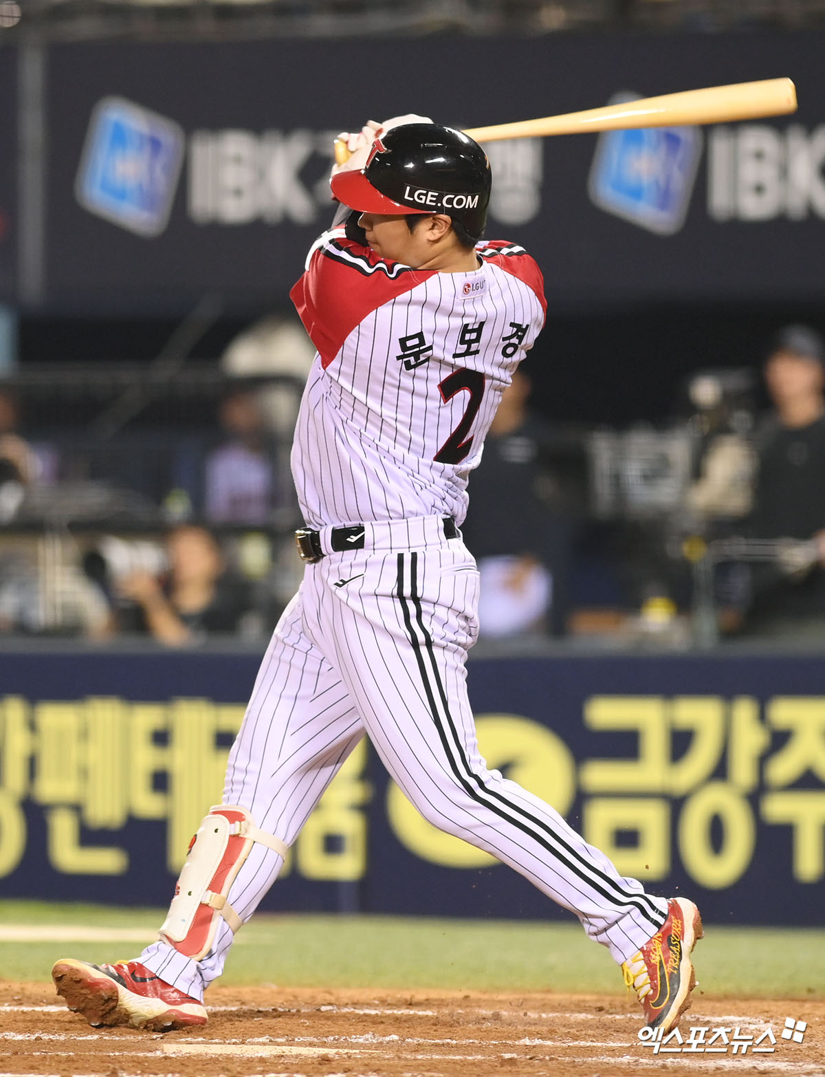 LG 트윈스 내야수 문보경이 7일 서울 잠실야구장에서 열린 2025 신한 SOL Bank KBO리그 SSG 랜더스와의 팀 간 16차전에서 4회말 1타점 2루타를 기록했다. 사진 엑스포츠뉴스 DB