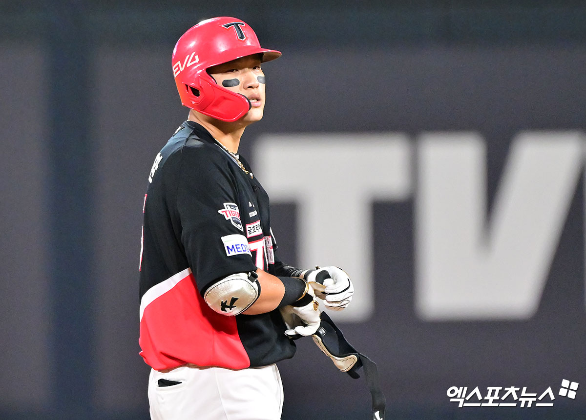 29일 오후 수원KT위즈파크에서 열린 '2025 신한 SOL Bank KBO리그' KIA 타이거즈와 KT 위즈의 경기, 5회초 무사 1루 KIA 김석환이 우중간 안타를 친 후 2루까지 진루하고 있다. 엑스포츠뉴스 DB