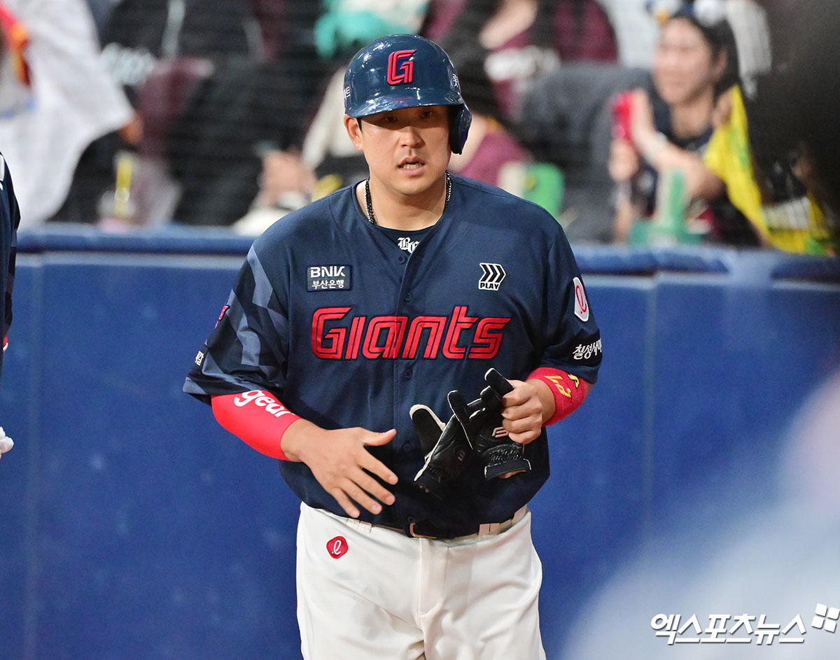 롯데 자이언츠 주전포수 유강남이 몸 상태 악화로 9월 둘째주 실전 투입이 불가능해졌다. 사진 엑스포츠뉴스 DB