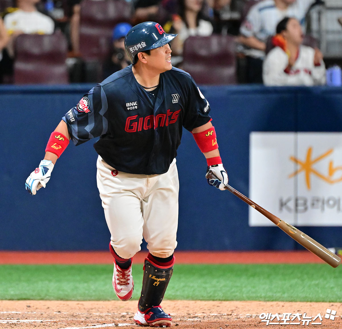 롯데 자이언츠 주전포수 유강남이 몸 상태 악화로 9월 둘째주 실전 투입이 불가능해졌다. 사진 엑스포츠뉴스 DB