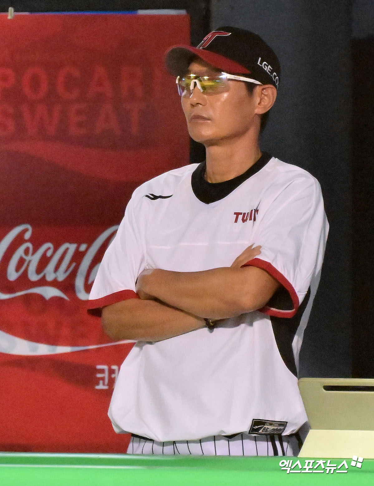 30일 오후 서울 송파구 잠실야구장에서 열린 '2025 신한 SOL Bank KBO리그' 키움 히어로즈와 LG 트윈스의 경기, LG 염경엽 감독이 경기를 지켜보고 있다. 엑스포츠뉴스 DB