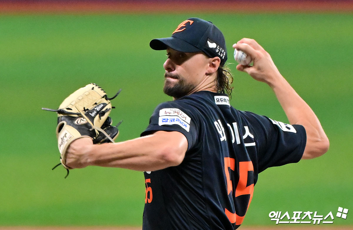 한화 이글스 외국인 투수 라이언 와이스가 9일 부산 사직야구장에서 열린 2025 신한 SOL Bank KBO리그 롯데 자이언츠와의 팀 간 14차전에 선발등판, 6이닝 1실점으로 시즌 15승을 따냈다. 사진 엑스포츠뉴스 DB