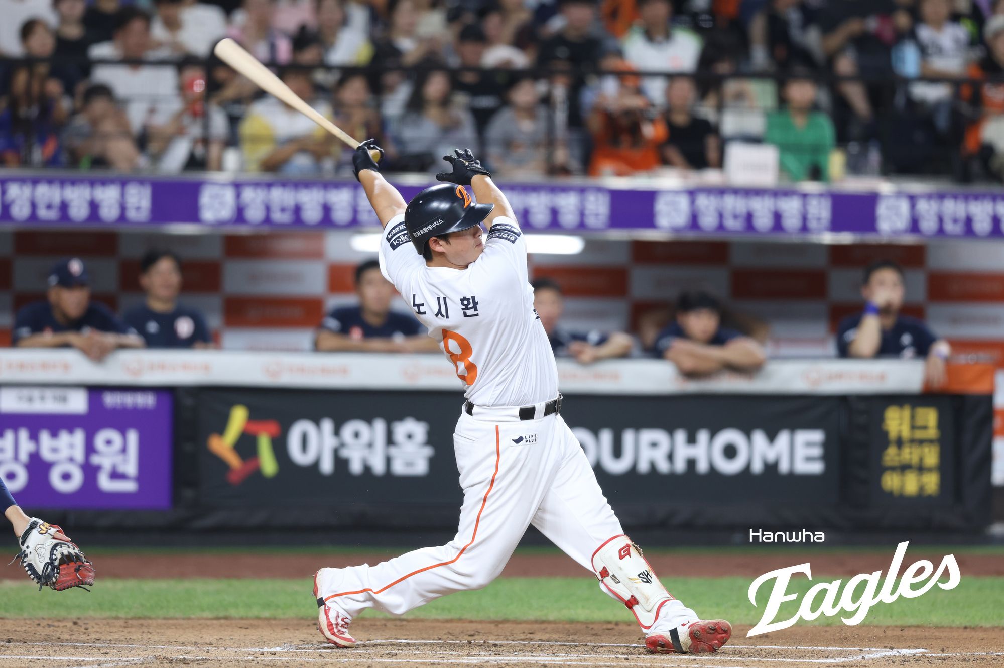 한화 이글스 4번타자 노시환이 9일 부산 사직야구장에서 열린 2025 신한 SOL Bank KBO리그 롯데 자이언츠와의 팀 간 14차전에서 2안타 1홈런 4타점을 기록, 팀 승리를 이끌었다. 엑스포츠뉴스 DB