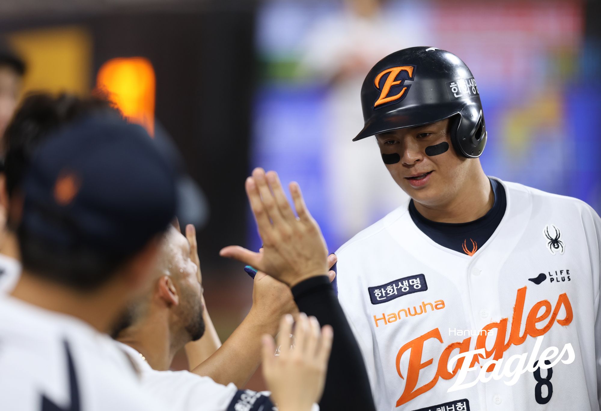 한화 이글스 4번타자 노시환이 지난 9일 부산 사직야구장에서 열린 2025 신한 SOL Bank KBO리그 롯데 자이언츠와의 팀 간 14차전에서 2안타 1홈런 4타점을 기록, 팀 승리를 이끌었다. 사진 한화 이글스