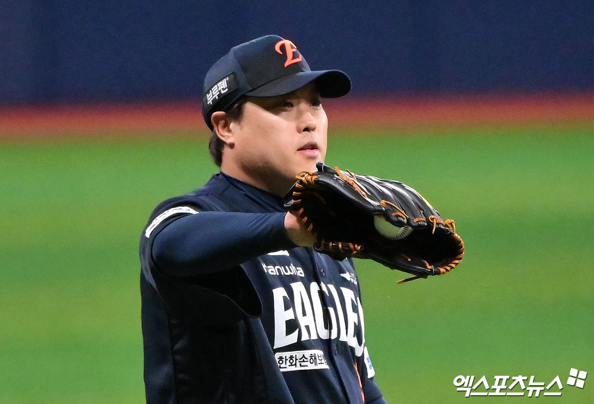 한화 이글스 류현진이 10일 부산 사직야구장에서 열린 2025 신한 SOL Bank KBO리그 롯데 자이언츠와의 팀 간 15차전에 선발등판, 6이닝 무실점으로 승리투수가 됐다. 사진 엑스포츠뉴스 DB