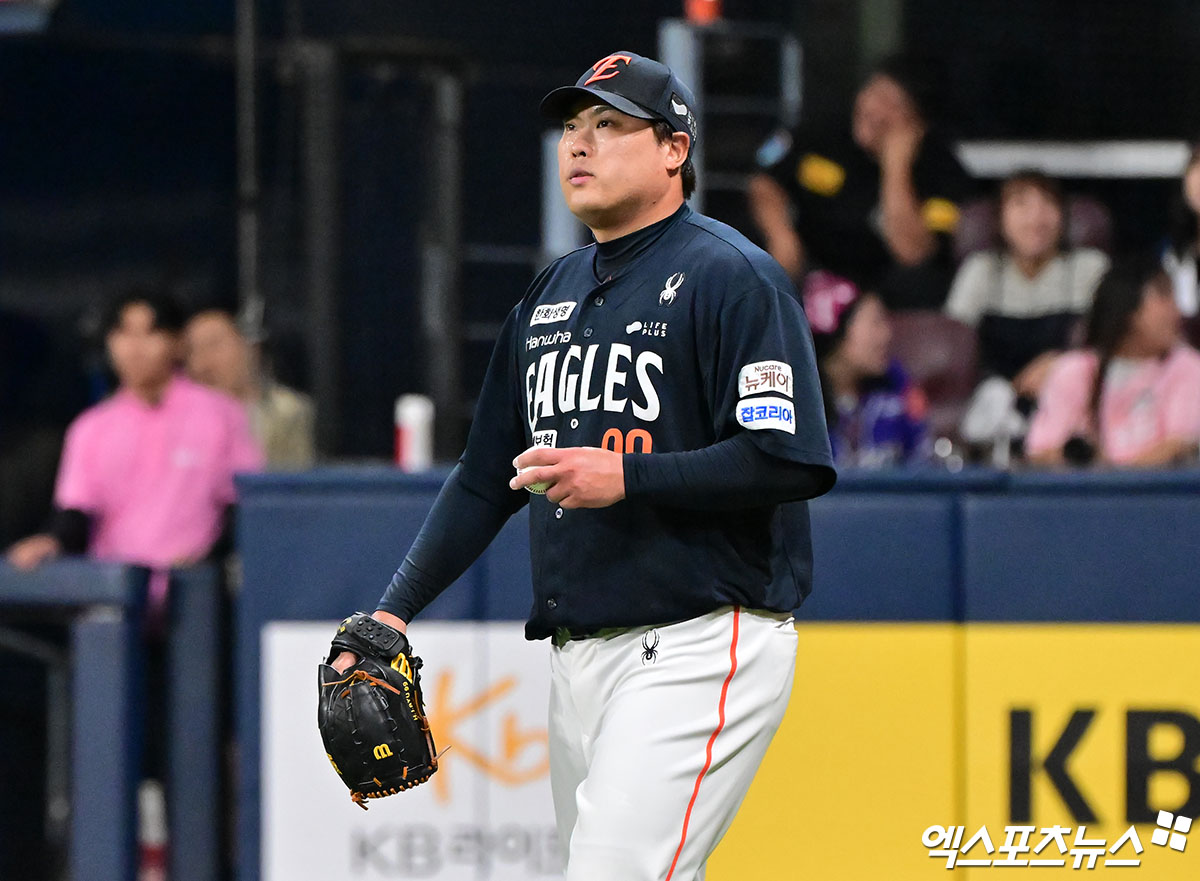 한화 이글스 류현진이 10일 부산 사직야구장에서 열린 2025 신한 SOL Bank KBO리그 롯데 자이언츠와의 팀 간 15차전에 선발등판, 6이닝 무실점으로 승리투수가 됐다. 사진 엑스포츠뉴스 DB