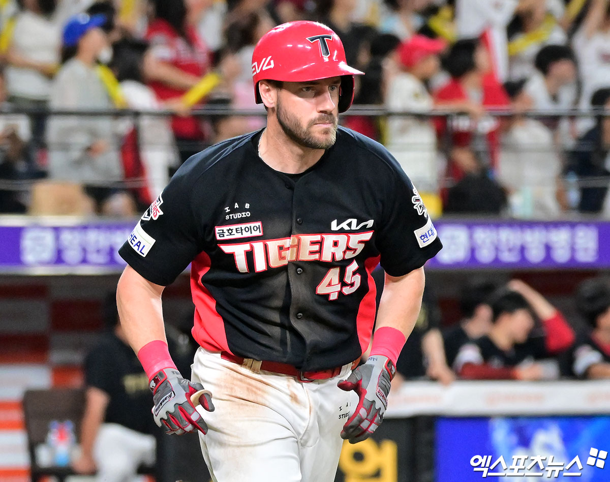 KIA 타이거즈 외국인 타자 패트릭 위즈덤이 허리 통증을 털어내고 11일 롯데 자이언츠와의 홈경기에서 대타 출전할 예정이다. 엑스포츠뉴스DB