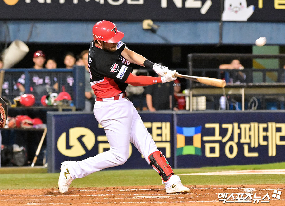 KIA 타이거즈 외국인 타자 패트릭 위즈덤이 허리 통증을 털어내고 11일 롯데 자이언츠와의 홈경기에서 대타 출전할 예정이다. 엑스포츠뉴스DB