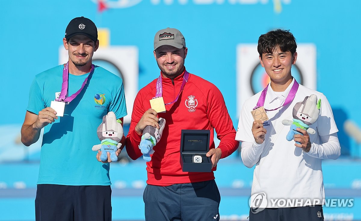 김제덕이 11일 광주 5.18 민주광장 특설 경기장에서 진행된 대회 7일차 리커브 남자 개인전 동메달 결정전에 진출해 마테오 보르사니(이탈리아)에게 7-3(29-29,30-29,28-27,28-30,29-28)으로 승리하면서 동메달을 차지했다. 연합뉴스