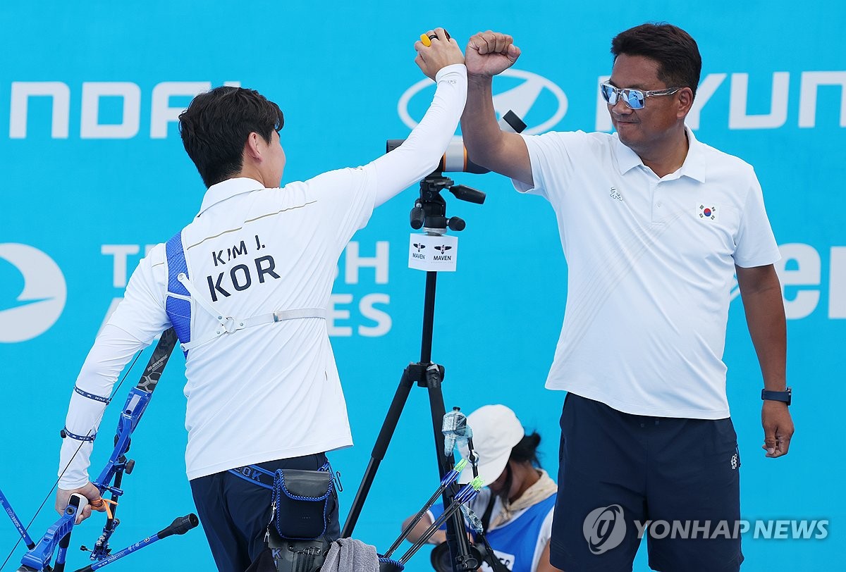 김제덕이 11일 광주 5.18 민주광장 특설 경기장에서 진행된 대회 7일차 리커브 남자 개인전 동메달 결정전에 진출해 마테오 보르사니(이탈리아)에게 7-3(29-29,30-29,28-27,28-30,29-28)으로 승리하면서 동메달을 차지했다. 연합뉴스