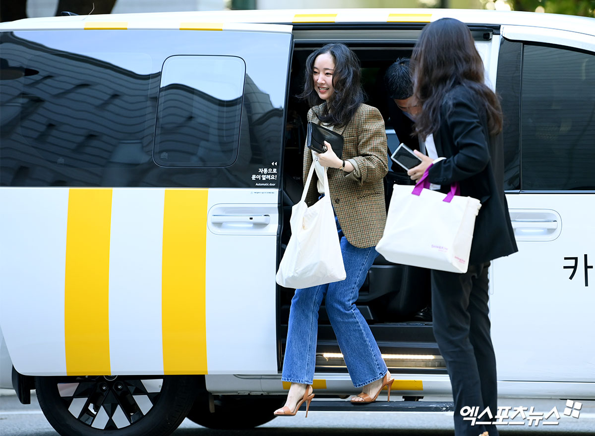 민희진 전 대표 '대형택시 타고 법원 출석'