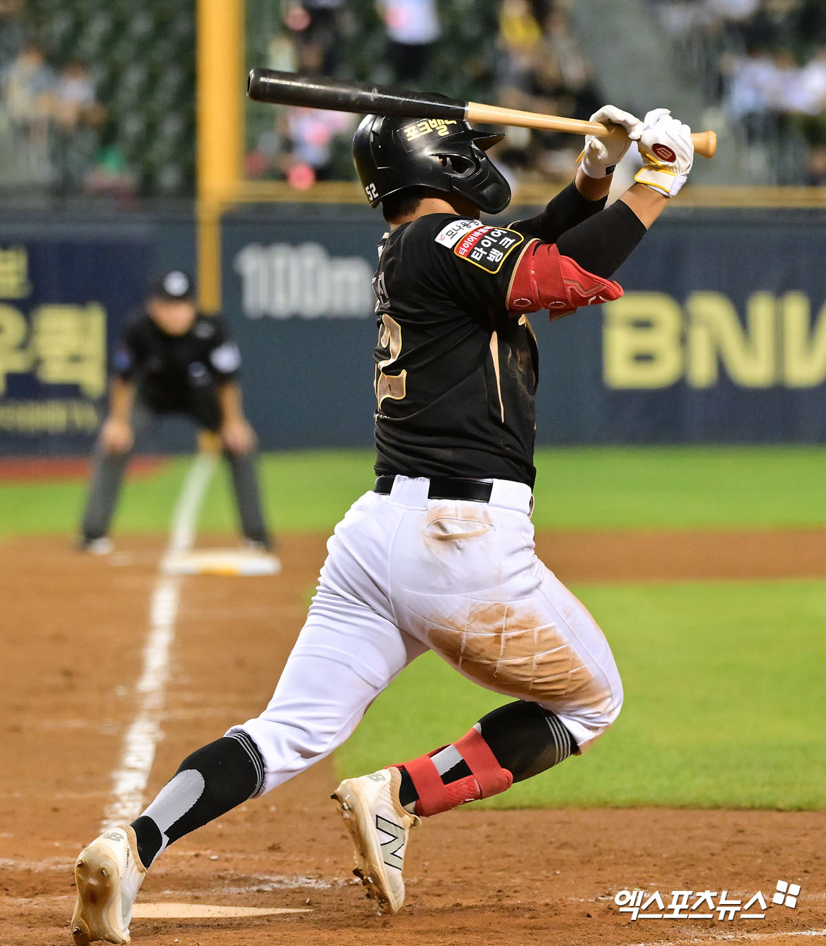 11일 오후 서울 송파구 잠실야구장에서 열린 '2025 신한 SOL Bank KBO리그' KT 위즈와 LG 트윈스의 경기, 8회초 1사 1,2루 KT 권동진이 2타점 3루타를 날리고 있다. 잠실, 김한준 기자