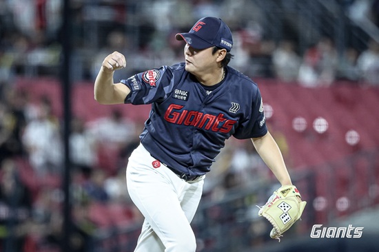 롯데는 자이언츠는 11일 광주-기아 챔피언스 필드에서 2025 신한 SOL 뱅크 KBO리그 KIA전을 치러 4-3으로 승리했다. 이날 승리로 5연패에서 탈출한 6위 롯데는 시즌 63승64패6무로 같은 날 패한 5위 삼성 라이온즈(시즌 65승64패2무)를 1경기 차로 추격했다. 롯데 자이언츠