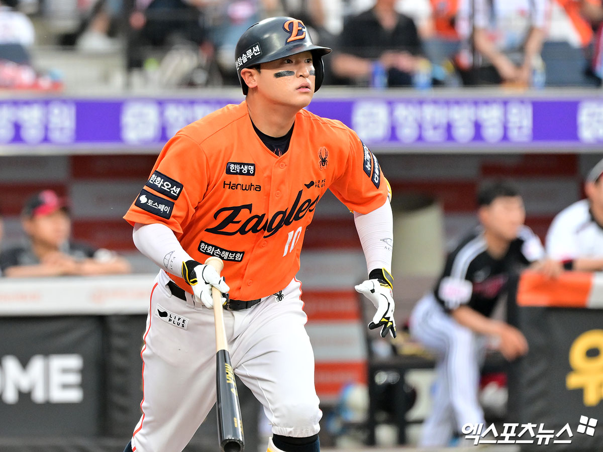 지난 10일 사직 롯데 자이언츠전에서 외야 수비 중 쓰러졌던 한화 이글스 외야수 이진영이 다행히 큰 부상이 아닌 것으로 확인됐다. 사진 엑스포츠뉴스 DB