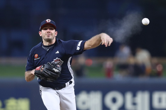 두산은 12일 광주-기아 챔피언스 필드에서 2025 신한 SOL 뱅크 KBO리그에서 열린 KIA 타이거즈와의 원정경기에서 뼈아픈 4-5 끝내기 패배를 당했다. 두산 베어스