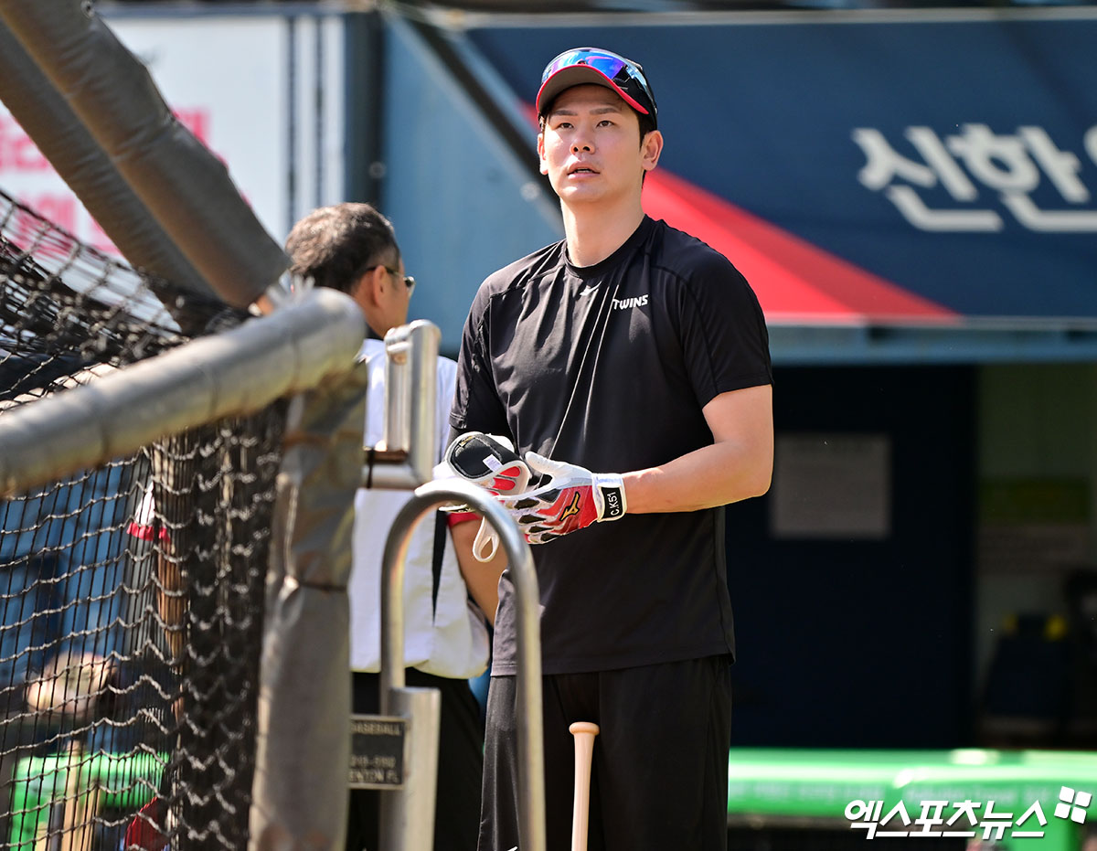 30일 오후 서울 송파구 잠실야구장에서 열리는 '2025 신한 SOL Bank KBO리그' 키움 히어로즈와 LG 트윈스의 경기, LG 홍창기가 훈련에 임하고 있다. 엑스포츠뉴스 DB