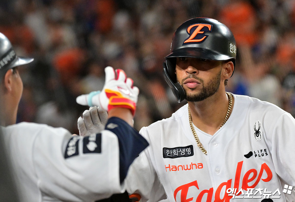 한화 이글스 외국인 타자 루이스 리베라토가 13일 대전 한화생명볼파크에서 열린 2025 신한 SOL Bank KBO리그 키움 히어로즈와의 팀 간 14차전에서 만루 홈런을 기록했다. 사진 엑스포츠뉴스 DB