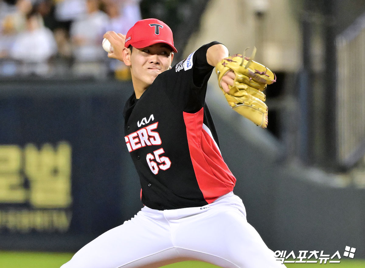 13일 오후 서울 송파구 잠실야구장에서 열린 '2025 신한 SOL Bank KBO리그' KIA 타이거즈와 LG 트윈스의 경기, 7회말 KIA 성영탁이 공을 힘차게 던지고 있다. 잠실, 김한준 기자