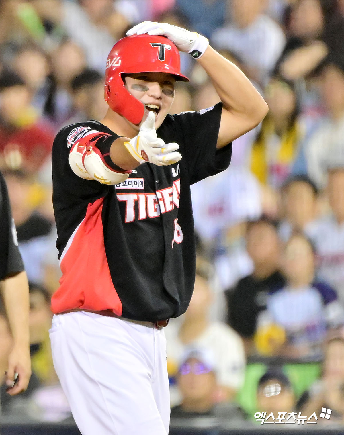 13일 오후 서울 송파구 잠실야구장에서 열린 '2025 신한 SOL Bank KBO리그' KIA 타이거즈와 LG 트윈스의 경기, 8회초 1사 1,2루 KIA 오선우가 1타점 적시타를 날리고 있다. 잠실, 김한준 기자