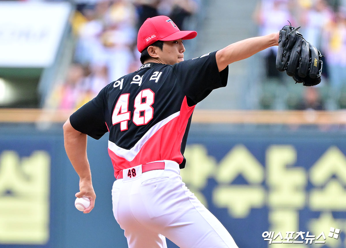 13일 오후 서울 송파구 잠실야구장에서 열린 '2025 신한 SOL Bank KBO리그' KIA 타이거즈와 LG 트윈스의 경기, 1회말 KIA 선발투수 이의리가 공을 힘차게 던지고 있다. 잠실, 김한준 기자