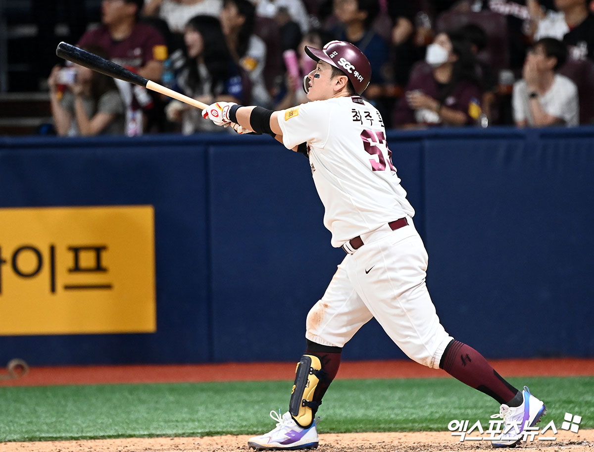 키움 히어로즈 베테랑 타자 최주환이 14일 대전 한화생명볼파크에서 열린 2025 신한 SOL Bank KBO리그 한화와의 팀 간 15차전에서 2안타 2타점을 기록, 팀 승리에 힘을 보탰다. 사진 엑스포츠뉴스 DB