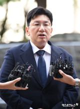 HYBE Chairman Bang Si-hyuk Appears for Police Investigation Over Fraud Allegations, Apologizes for Causing Concern