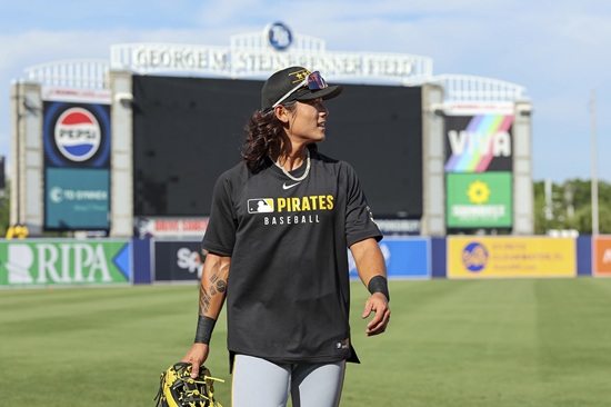 피츠버그는 16일(한국시간) 미국 펜실베이니아주 피츠버그 PNC 파크에서 열린 2025 메이저리그(MLB) 시카고 컵스와 홈경기를 앞두고 외야수 배지환을 마이너리그 트리플A로 강등시켰다. 배지환은 지난 8일 콜업된 뒤 6경기 출전에서 9타수 무안타 4볼넷 2도루를 기록했다. AFP 연합뉴스