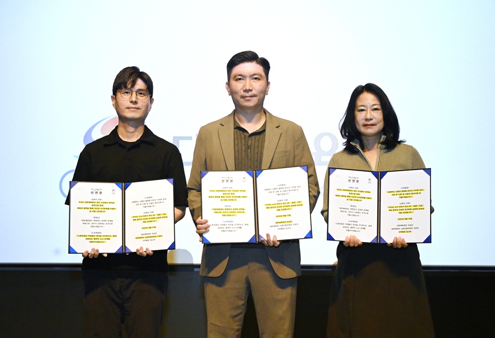 유승민(가운데) 대한체육회장이 지난 9월 15일 취임 200일을 맞아 지난 15일 롯데시네마 월드타워관에서 임직원이 함께하는 타운홀 미팅을 개최했다. 사진 대한체육회