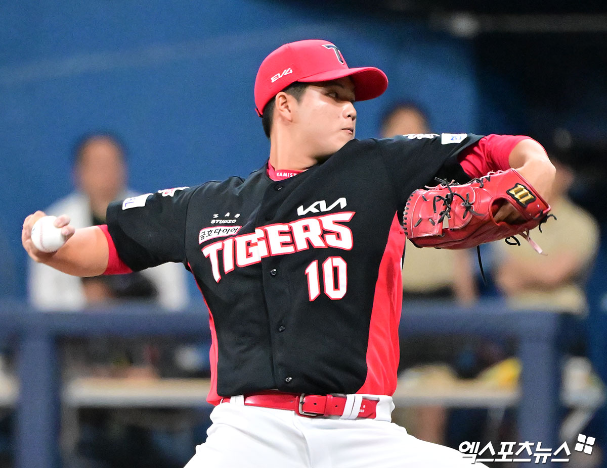 24일 오후 서울 구로구 고척스카이돔에서 열린 '2025 신한 SOL Bank KBO리그' KIA 타이거즈와 키움 히어로즈의 경기, 7회말 KIA 김태형이 공을 힘차게 던지고 있다. 엑스포츠뉴스 DB