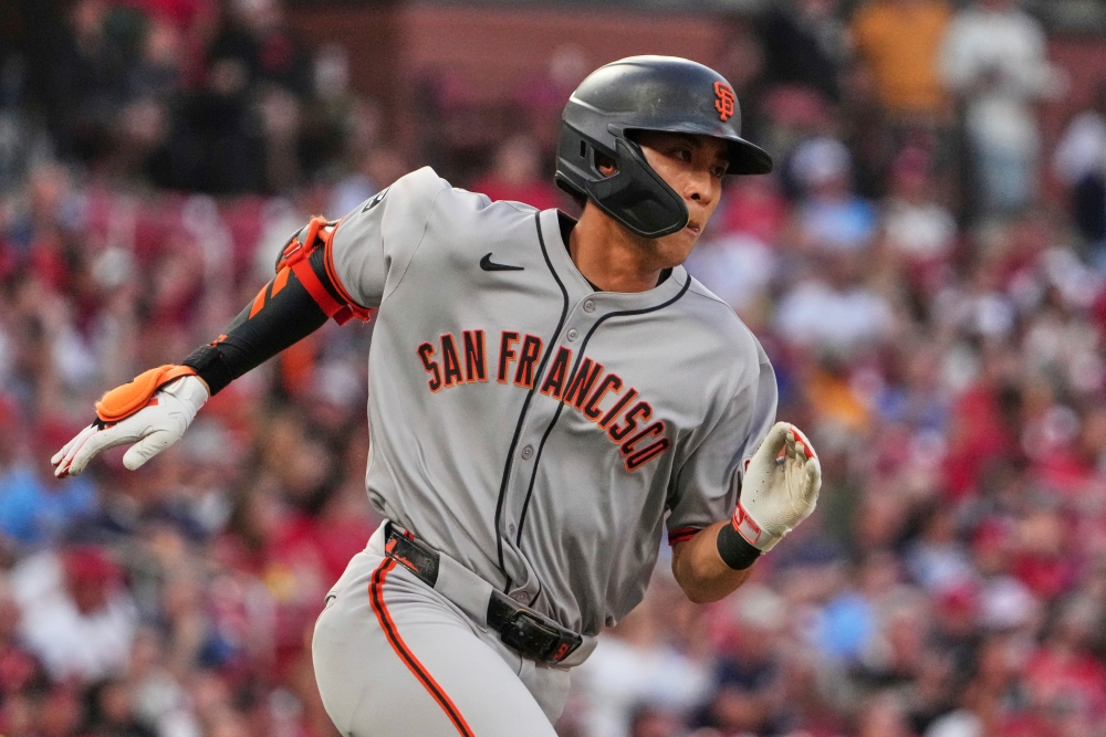 샌프란시스코 자이언츠 외야수 이정후가 16일 미국 애리조나주 피닉스의 체이스필드에서 열린 2025 미국 메이저리그(MLB) 애리조나 다이아몬드백스와의 원정경기에 1번타자 겸 중견수로 선발 출전해 3타수 무안타를 기록했다. AP 연합뉴스