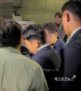[속보] 방시혁,14시간 마라톤 경찰 조사 마쳤다…묵묵부답 귀가 
