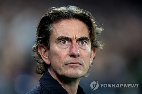 토트넘 홋스퍼가 토마스 프랑크 감독의 '별들의 무대' 데뷔전에서 비야레알을 꺾고 승전고를 울렸다. 토트넘이 자랑하는 유망주 루카스 베리발이 상대의 자책골을 유도한 게 행운으로 이어졌다. 이번 시즌 잉글리시 프리미어리그(EPL)에서 3승1패를 기록하며 쾌조의 출발을 알린 토트넘은 챔피언스리그에서도 이 기세를 이어가며 좋은 흐름을 유지했다. 사진 연합뉴스