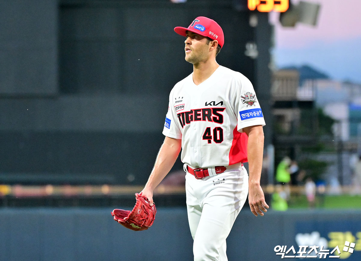10일 오후 광주기아챔피언스필드에서 열린 '2025 신한 SOL Bank KBO리그' 삼성 라이온즈와 KIA 타이거즈의 경기, 1회초 수비를 마친 KIA 네일이 더그아웃으로 향하고 있다. 엑스포츠뉴스 DB