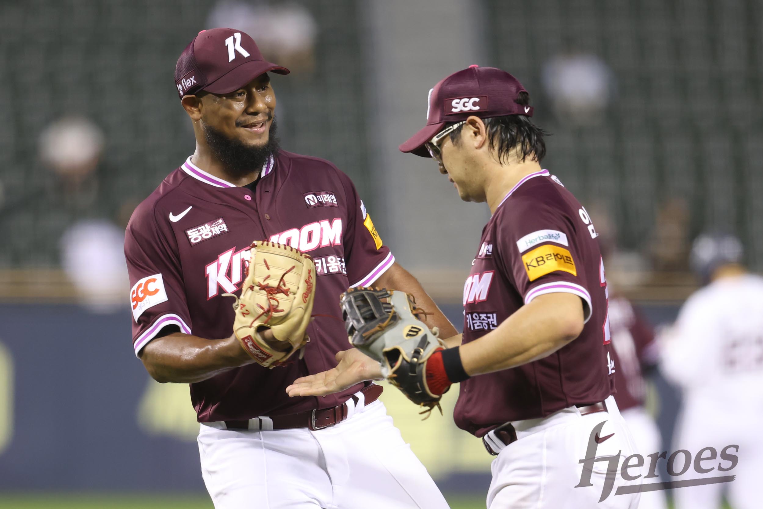 키움 히어로즈 외국인 투수 크리스토퍼 메르세데스는 17일 서울 잠실야구장에서 열린 2025 신한 SOL Bank KBO리그 두산 베어스와 원정경기에 선발 등판, 7이닝 5피안타(1피홈런) 무사사구 6탈삼진 1실점을 기록하고 시즌 3번째 승리를 따냈다. 엑스포츠뉴스 잠실, 김유민 기자