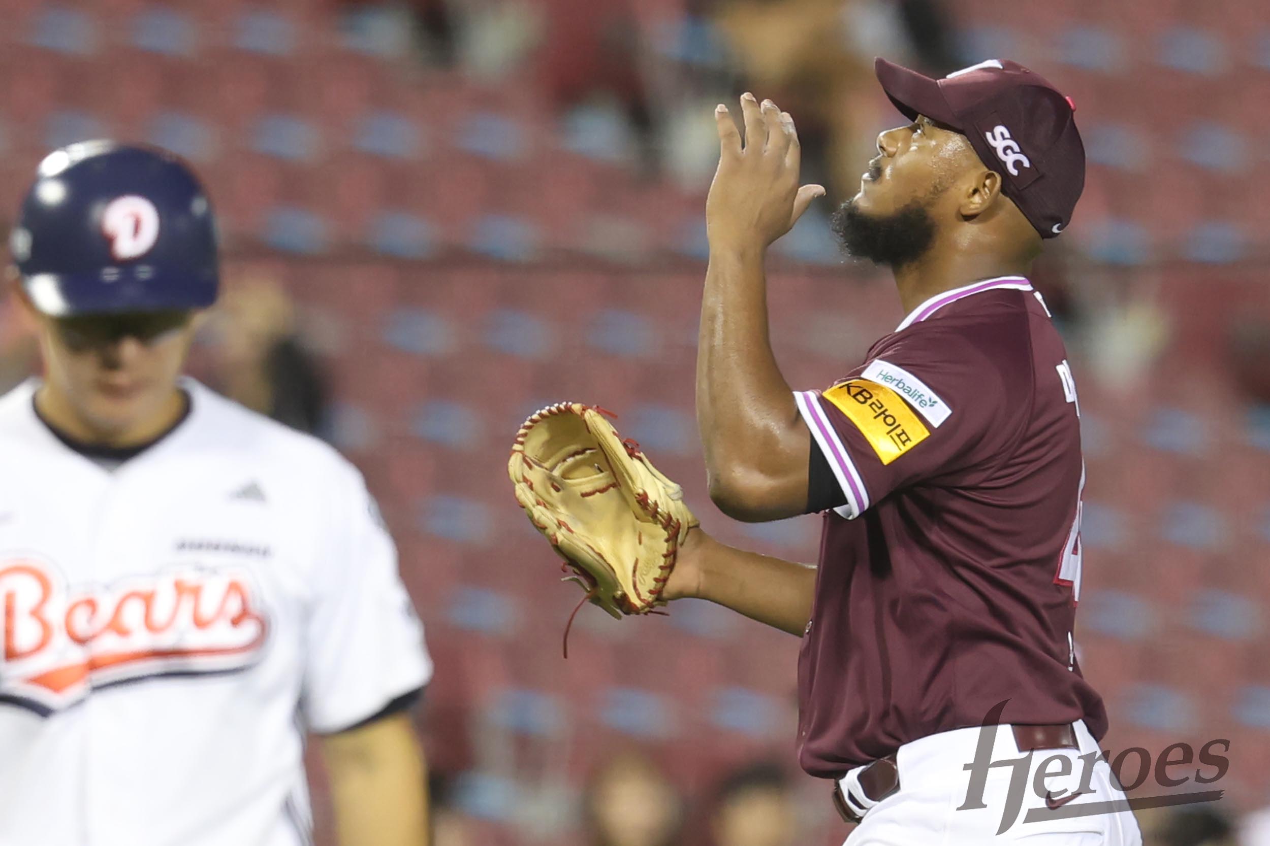 키움 히어로즈 외국인 투수 크리스토퍼 메르세데스는 17일 서울 잠실야구장에서 열린 2025 신한 SOL Bank KBO리그 두산 베어스와 원정경기에 선발 등판, 7이닝 5피안타(1피홈런) 무사사구 6탈삼진 1실점을 기록하고 시즌 3번째 승리를 따냈다. 엑스포츠뉴스 잠실, 김유민 기자