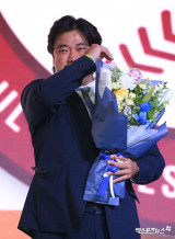 아들 덕분에 눈물 흘리는 박석민 전 코치[포토]