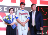 경기항공고 양우진 '1라운드 8순위로 LG행'[포토]
